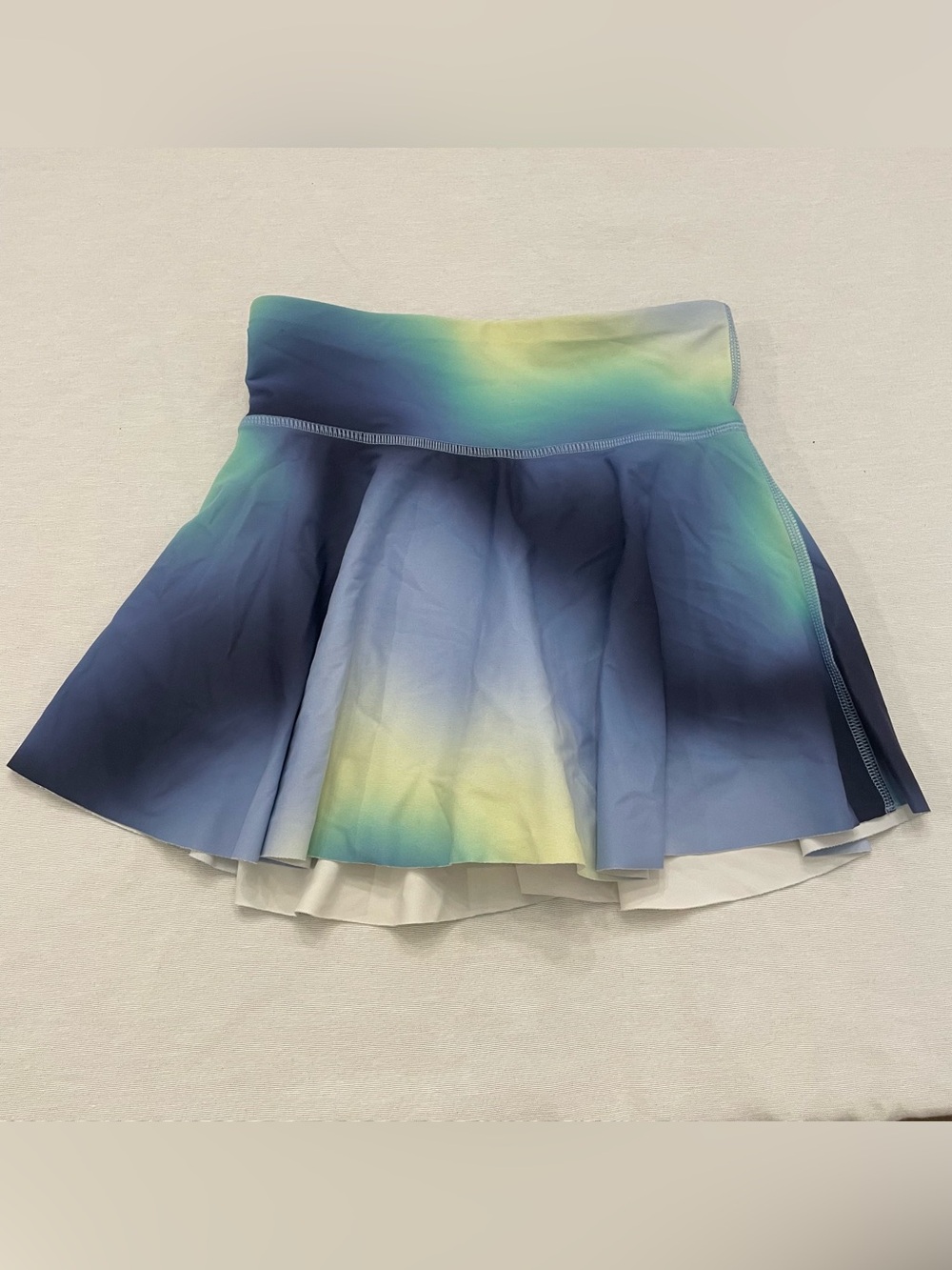 Old Navy Tie Dye Blue Gradient Athletic Skirt with Yellow Accent Medium